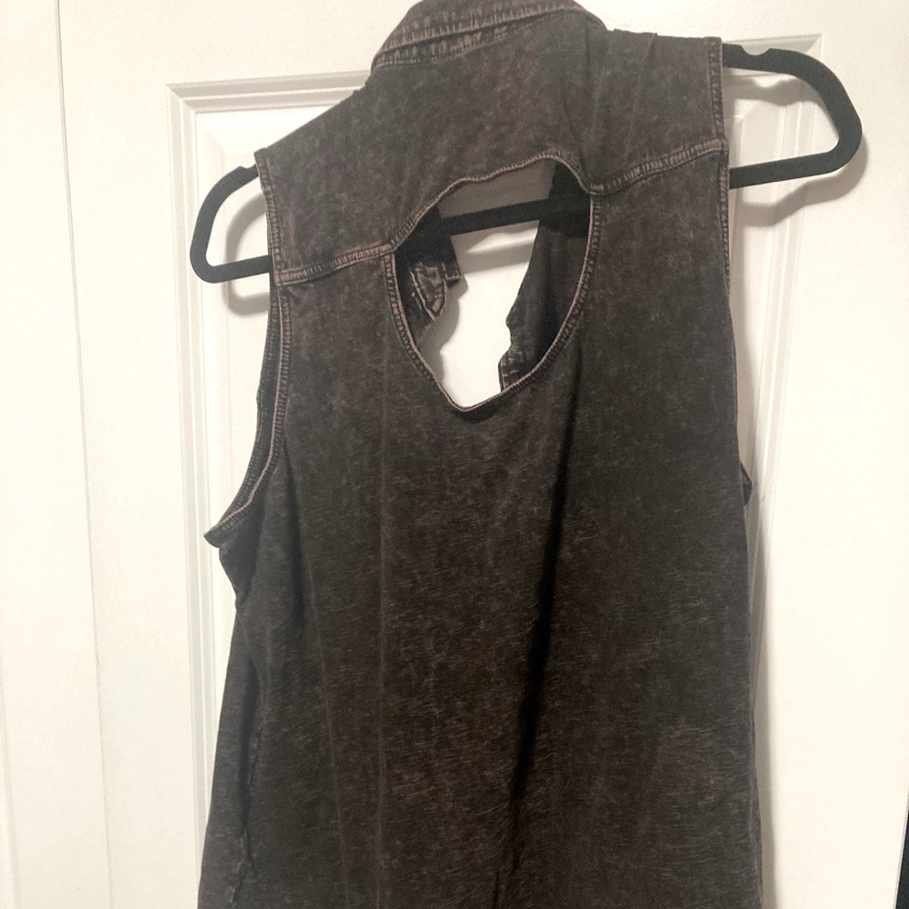 Rock & republic black acid wash sleeveless button up cut out shirt XL